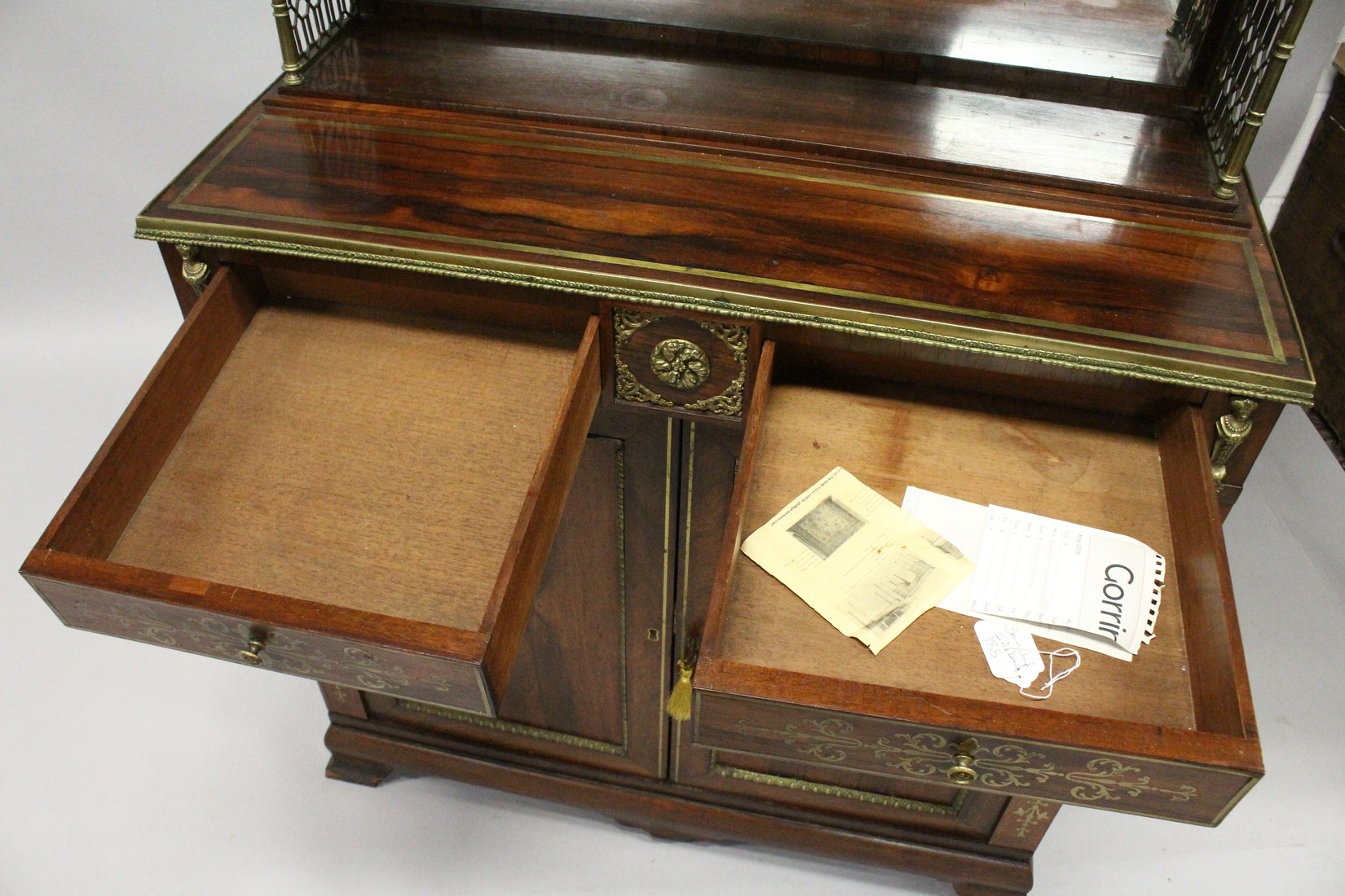 A SUPERB REGENCY ROSEWOOD BRASS INLAID CHIFFONIER in the manner of JOHN MC LEAN, with book shelf - Image 10 of 16