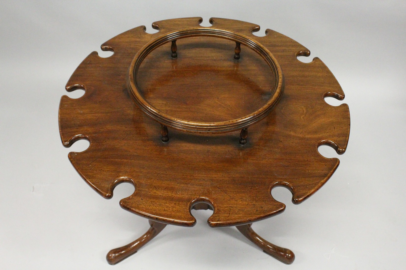 A GEORGE III STYLE MAHOGANY SHIP'S TRIPOD TABLE with centre section for bottles. The sides with - Image 2 of 6