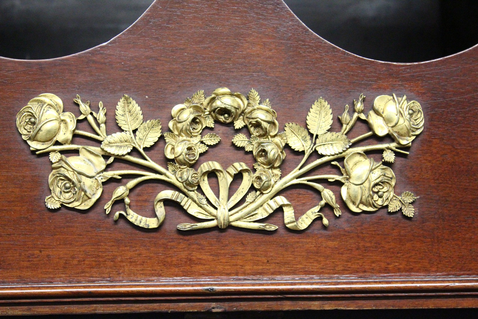 A SUPERB 18TH CENTURY AMERICAN, BOSTON, MAHOGANY, BUREAU BOOKCASE, the top with shaped cornice - Image 13 of 15