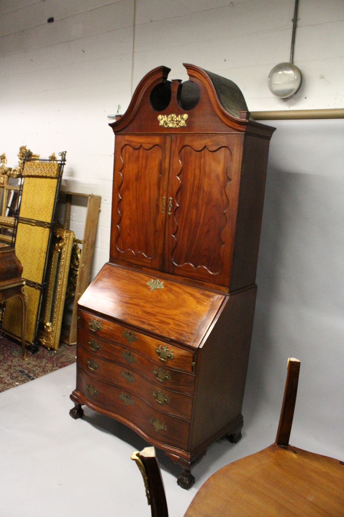 A SUPERB 18TH CENTURY AMERICAN, BOSTON, MAHOGANY, BUREAU BOOKCASE, the top with shaped cornice - Image 3 of 15