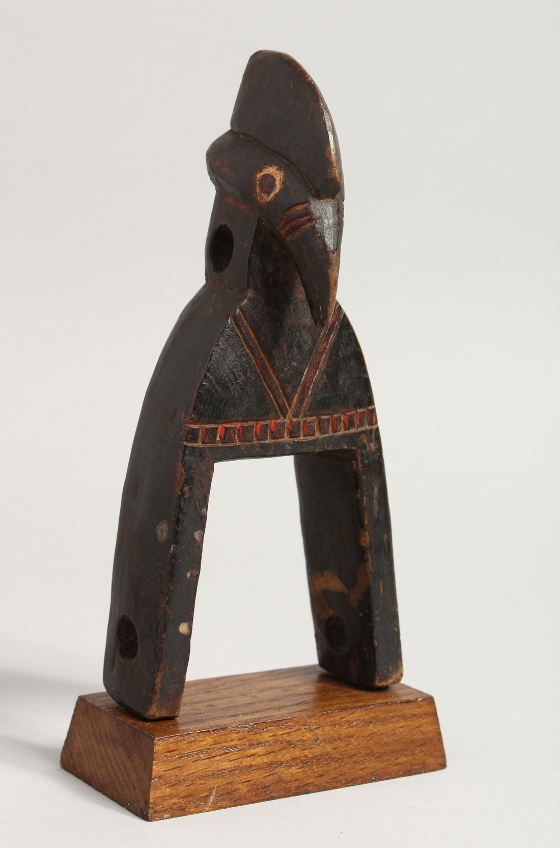 A TRIBAL WOODEN PULLEY BIRD'S HEAD. 7.5ins.