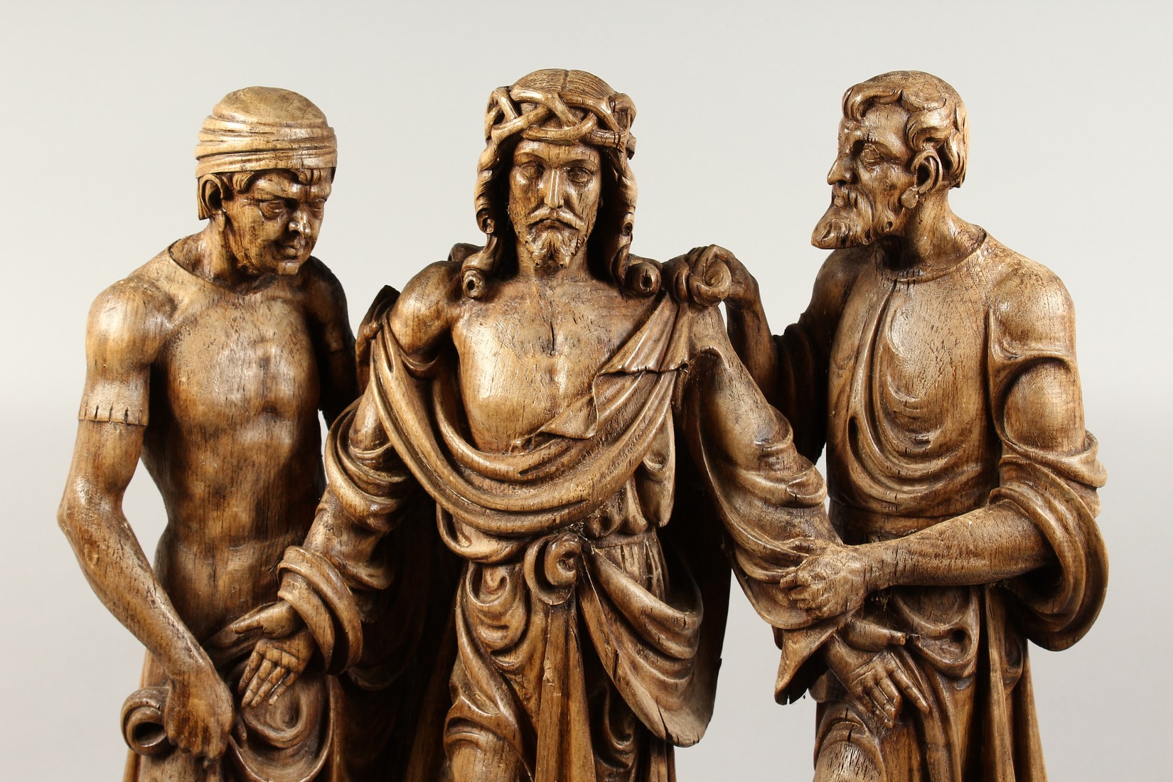 A SUPERB 18TH CENTURY GERMAN, CARVED LIMEWOOD GROUP, CHRIST with two men, the base with a cross - Image 2 of 5