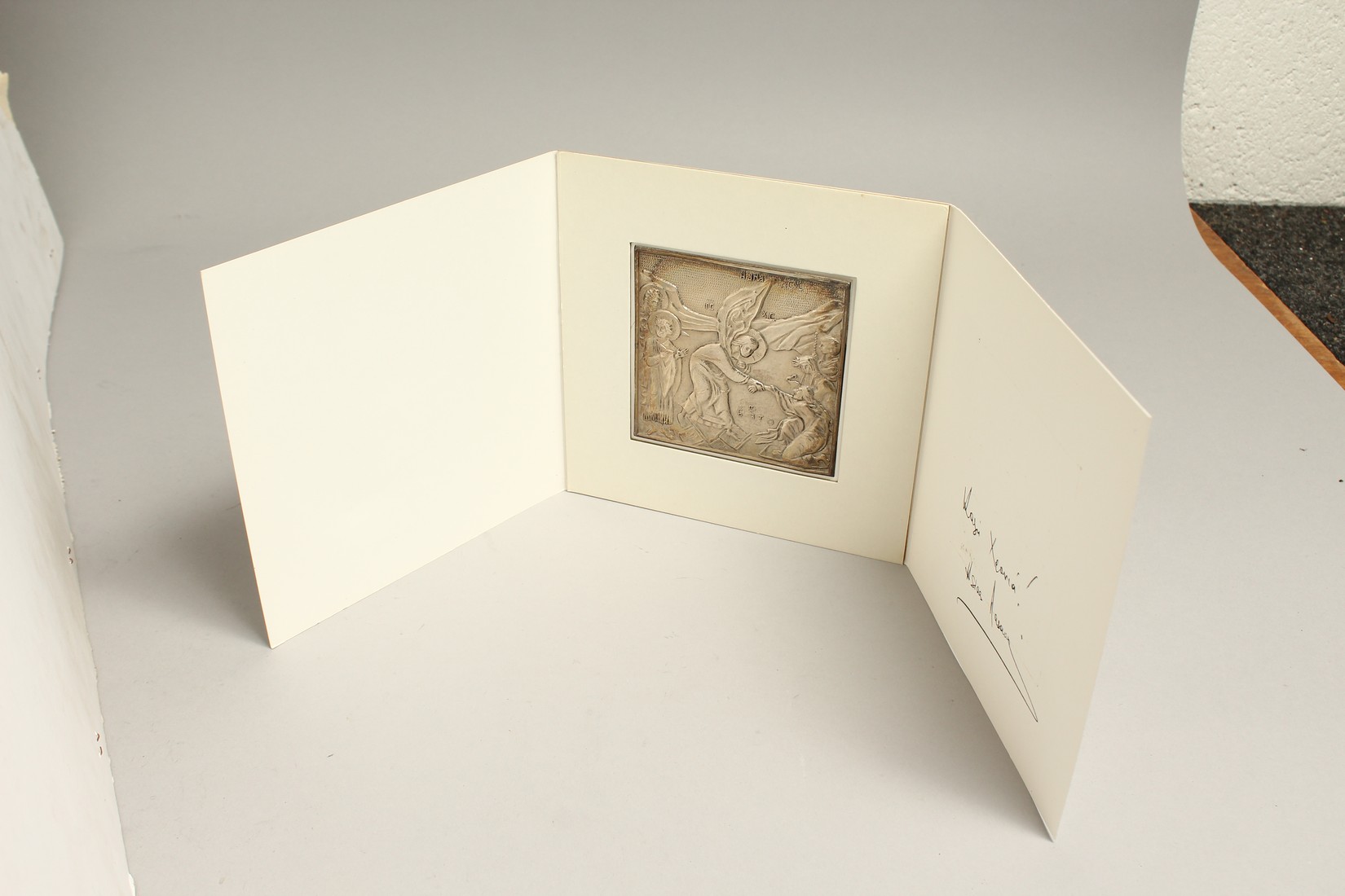 A LALAOUNIS SILVER PLAQUE in an white card. - Bild 2 aus 4