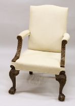 A GOOD GEORGE III DESIGN MAHOGANY GAINSBOROUGH CHAIR with carved show wood arms on cabriole legs