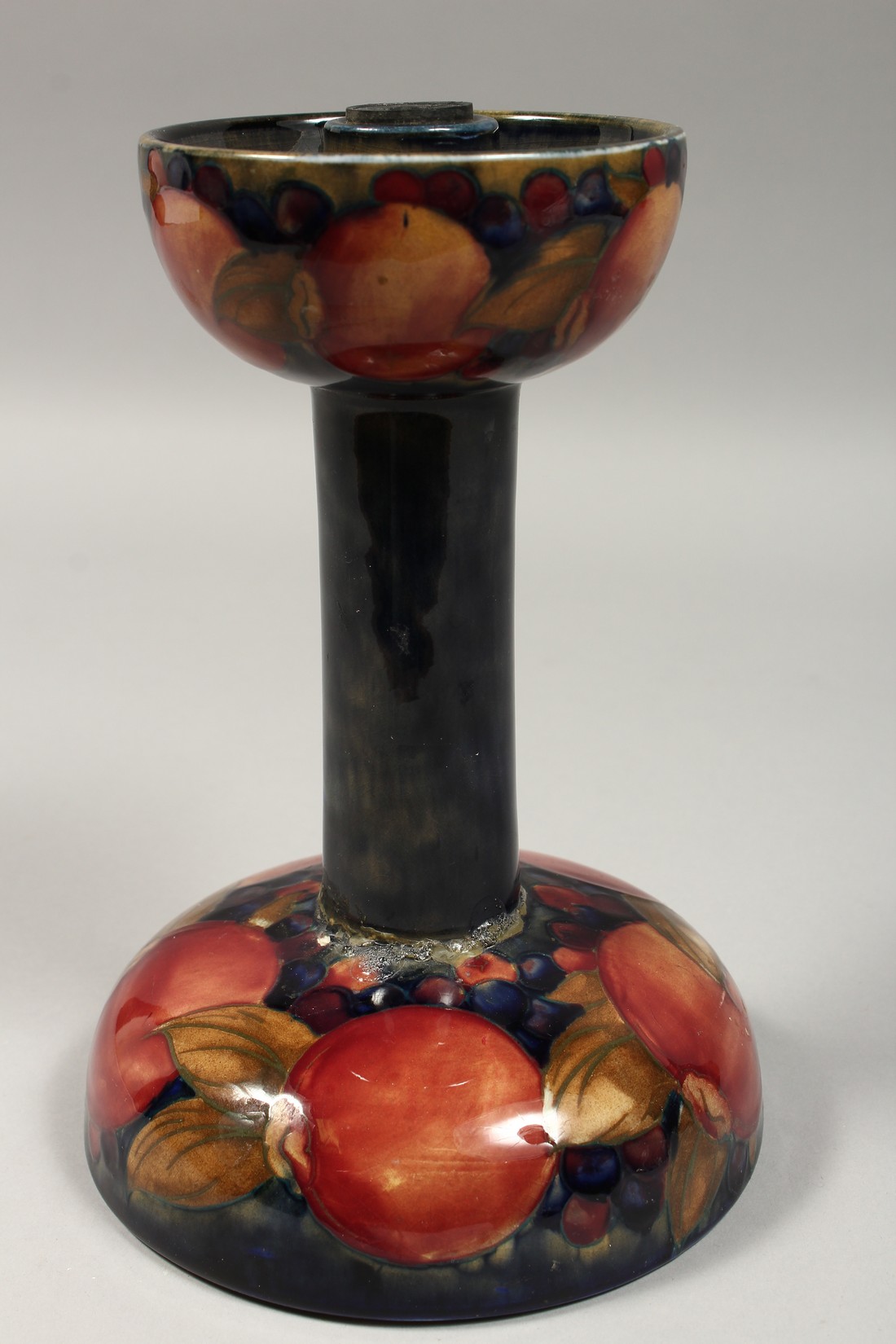 A MOORCROFT LIBERTYS POMMEGRANATE CANDLESTICK, impressed Moorcroft, with paper label. 8ins high ( - Bild 4 aus 11