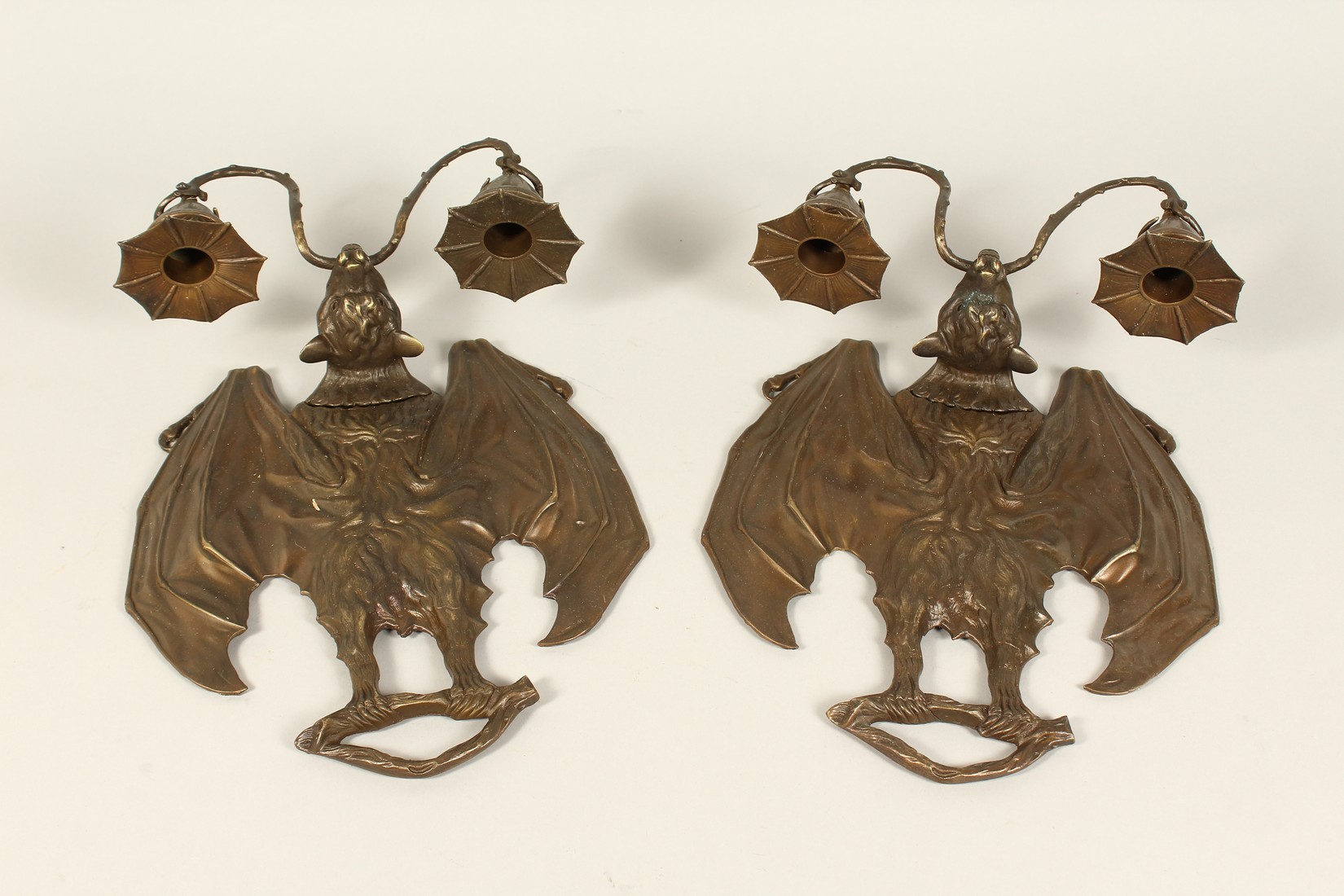 A PAIR OF BRONZE BATS' WING SCONCES with two candle branches - Bild 2 aus 2