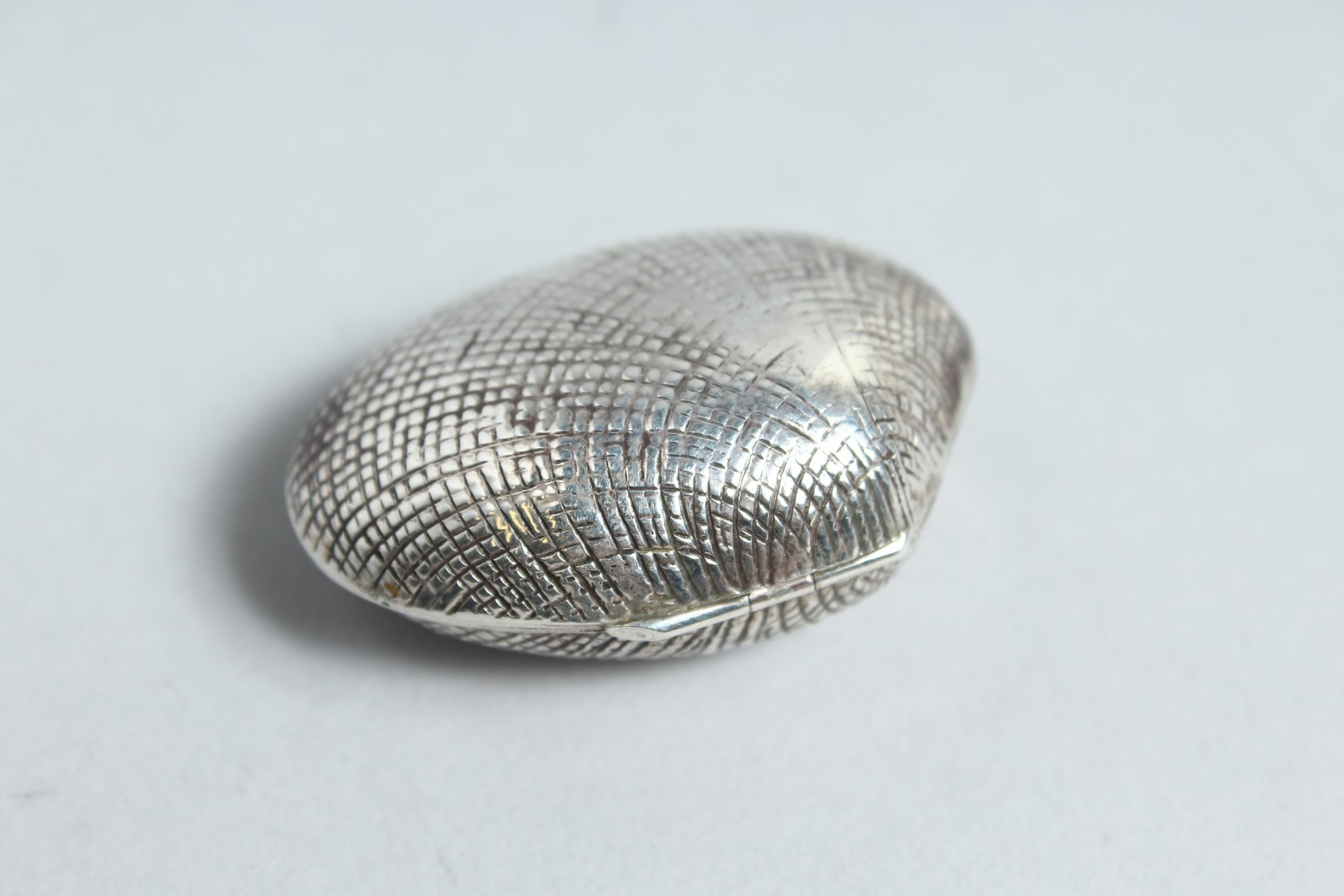 A SILVER GLASS SNUFF BOX - Bild 2 aus 2