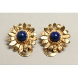 A PAIR OF 14CT GOLD AND LAPIS EARRINGS.