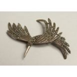 A SILVER AND MARCASITE HUMMINGBIRD BROOCH.