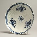 A WORCESTER BLUE AND WHITE CIRCULAR JUNKET DISH, rare, painted with a varient of the junket dish