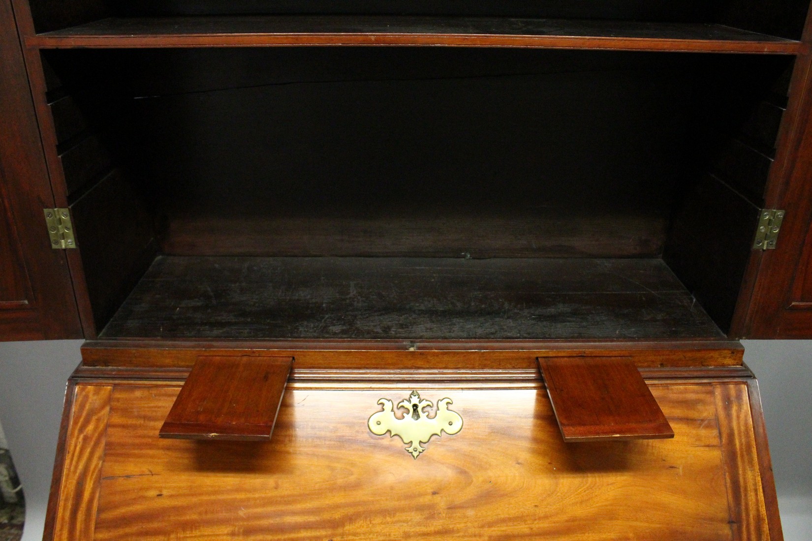A SUPERB 18TH CENTURY AMERICAN, BOSTON, MAHOGANY, BUREAU BOOKCASE, the top with shaped cornice - Image 12 of 15