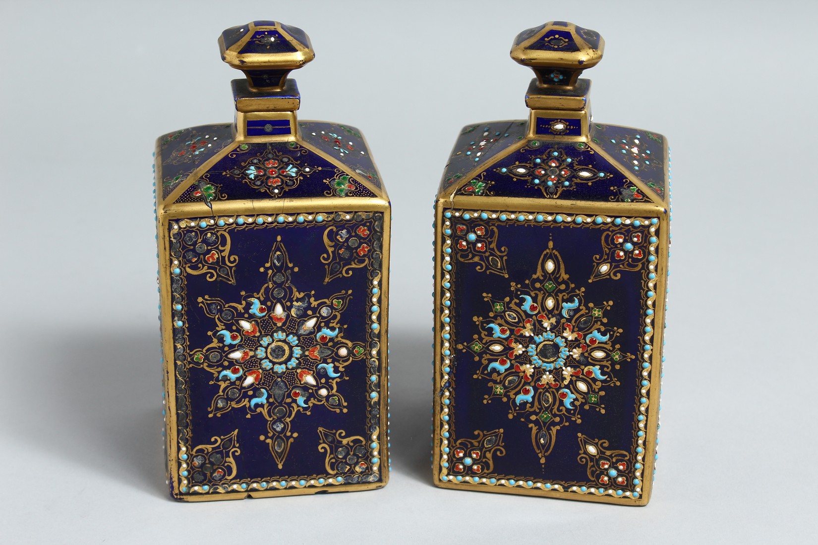 A NEAR PAIR OF 19TH CENTURY, SEVRES, FRENCH BLUE, PORCELAIN SQUARE BOTTLES AND STOPPERS with gilt - Bild 2 aus 9