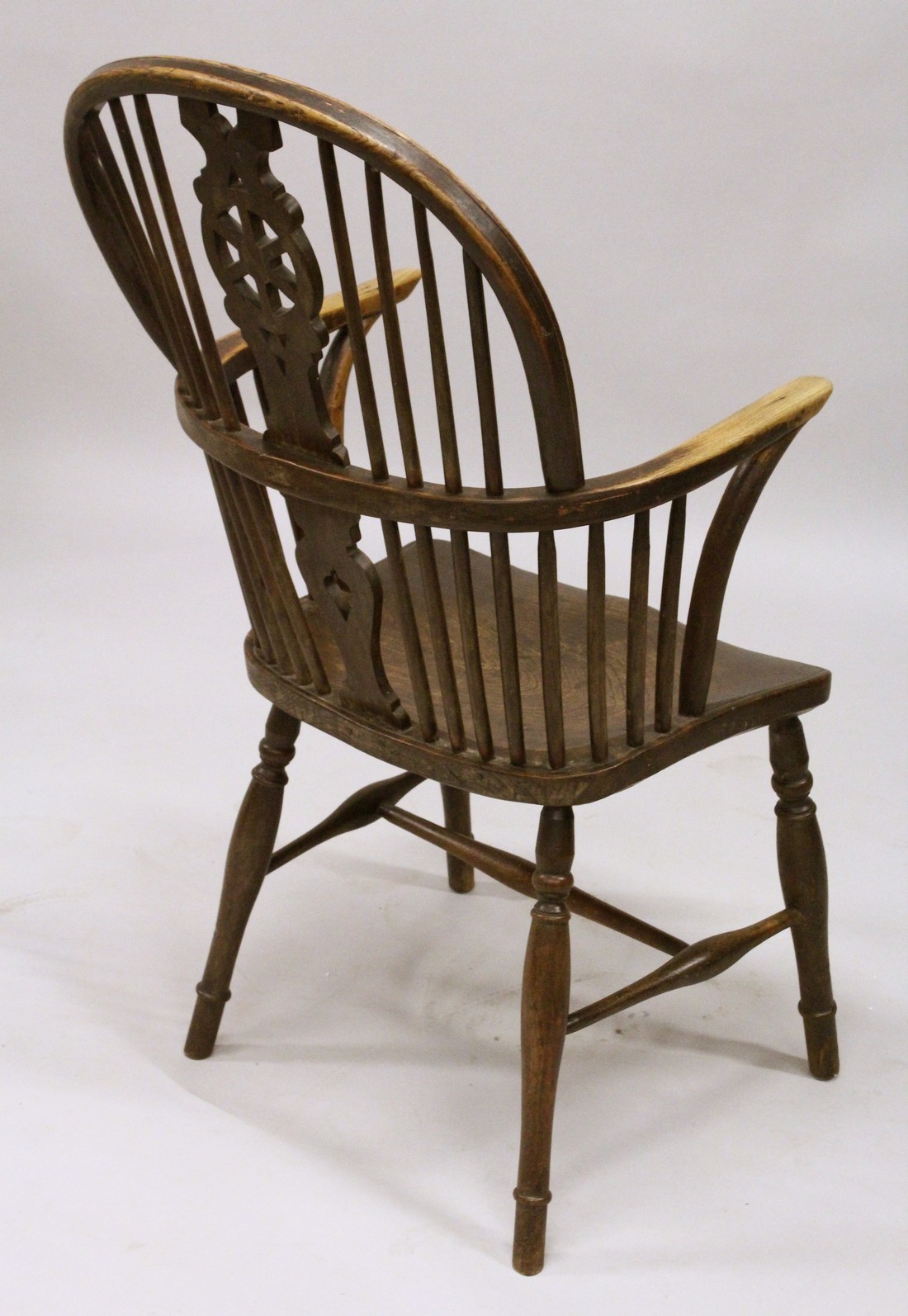 A GOOD COUNTRY WHEELBACK WINDSOR CHAIR. - Image 2 of 2