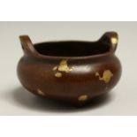 A TINY CHINESE BRONZE TWO HANDLED CENSER with gold splash.