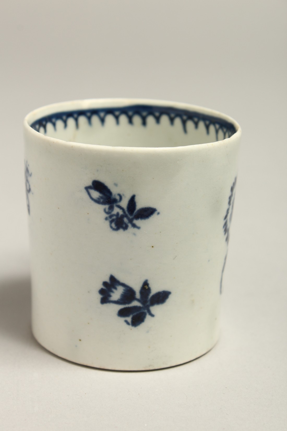 A PENNINGTONS LIVERPOOL BLUE AND WHITE CAN, Gillyflower Pattern, circa. 19790. - Bild 2 aus 5