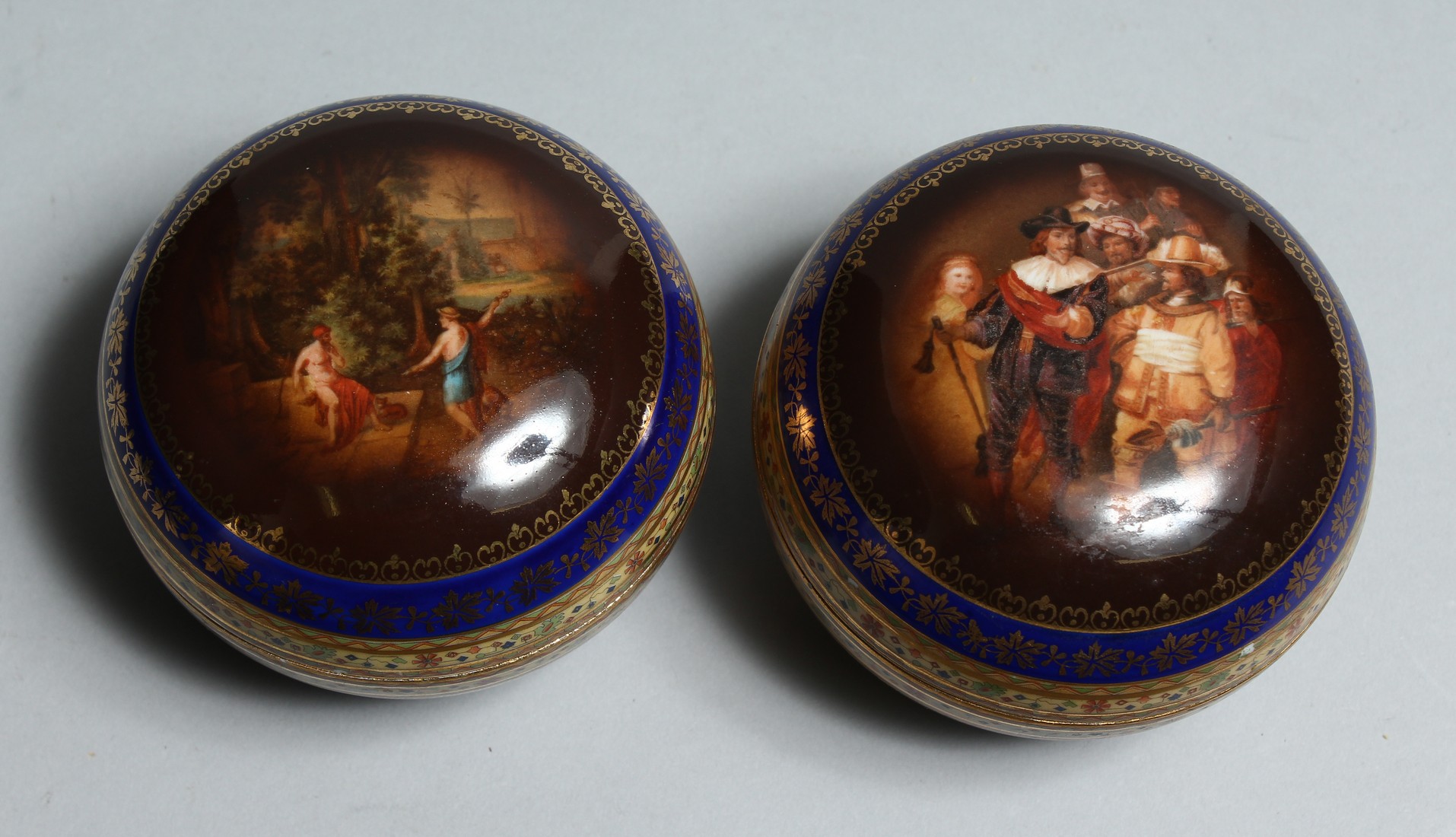 A PAIR OF VIENNA CIRCULAR PORCELAIN BOXES AND COVERS 3.5ins high.