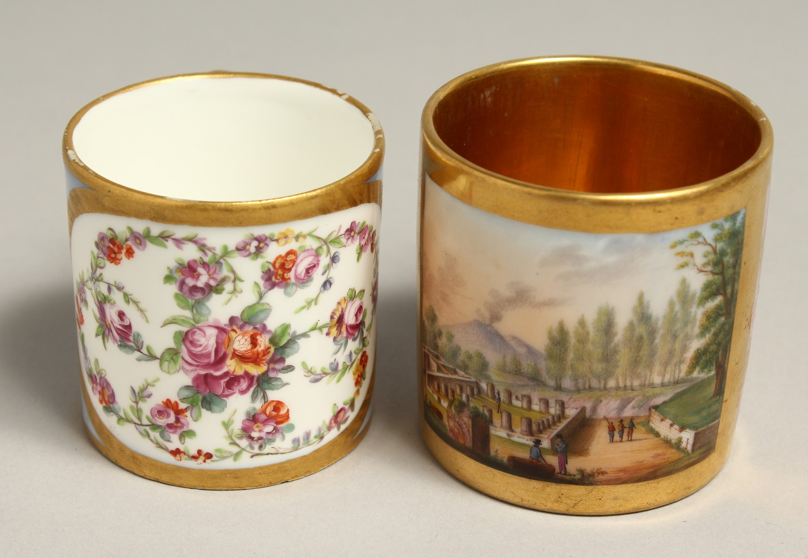 A LATE 18TH CENTURY / EARLY 19TH CENTURY FRENCH COFFEE CAN painted with a chain of flowers around