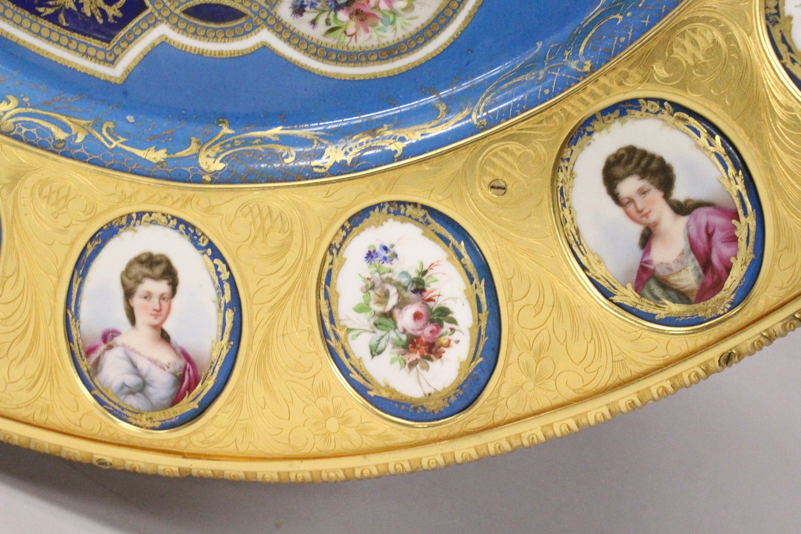 A SUPERB 19TH CENTURY SEVRES AND ORMOLU GEURIDON, thecircular top inset with a painted porcelain - Bild 10 aus 17