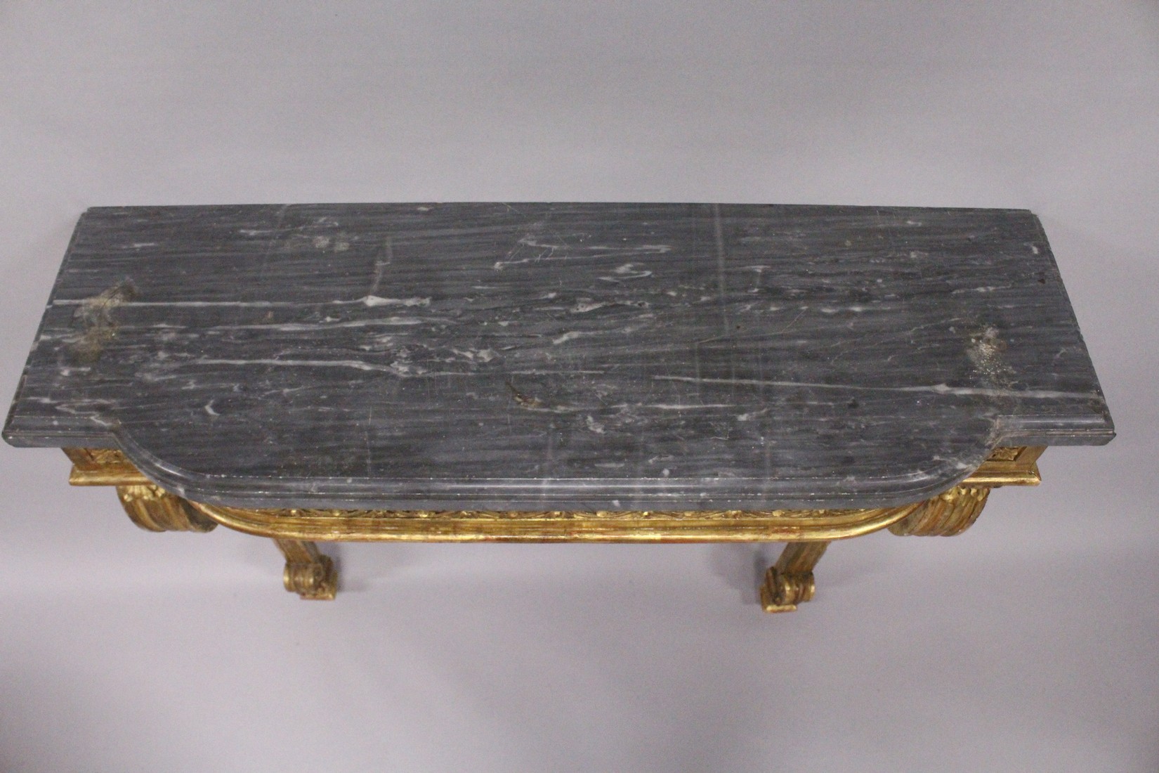 A GOOD 19TH CENTRUY MARBLE AND CARVED GILTWOOD CONSOLE TABLE with a bow fronted top, floral and - Image 5 of 6