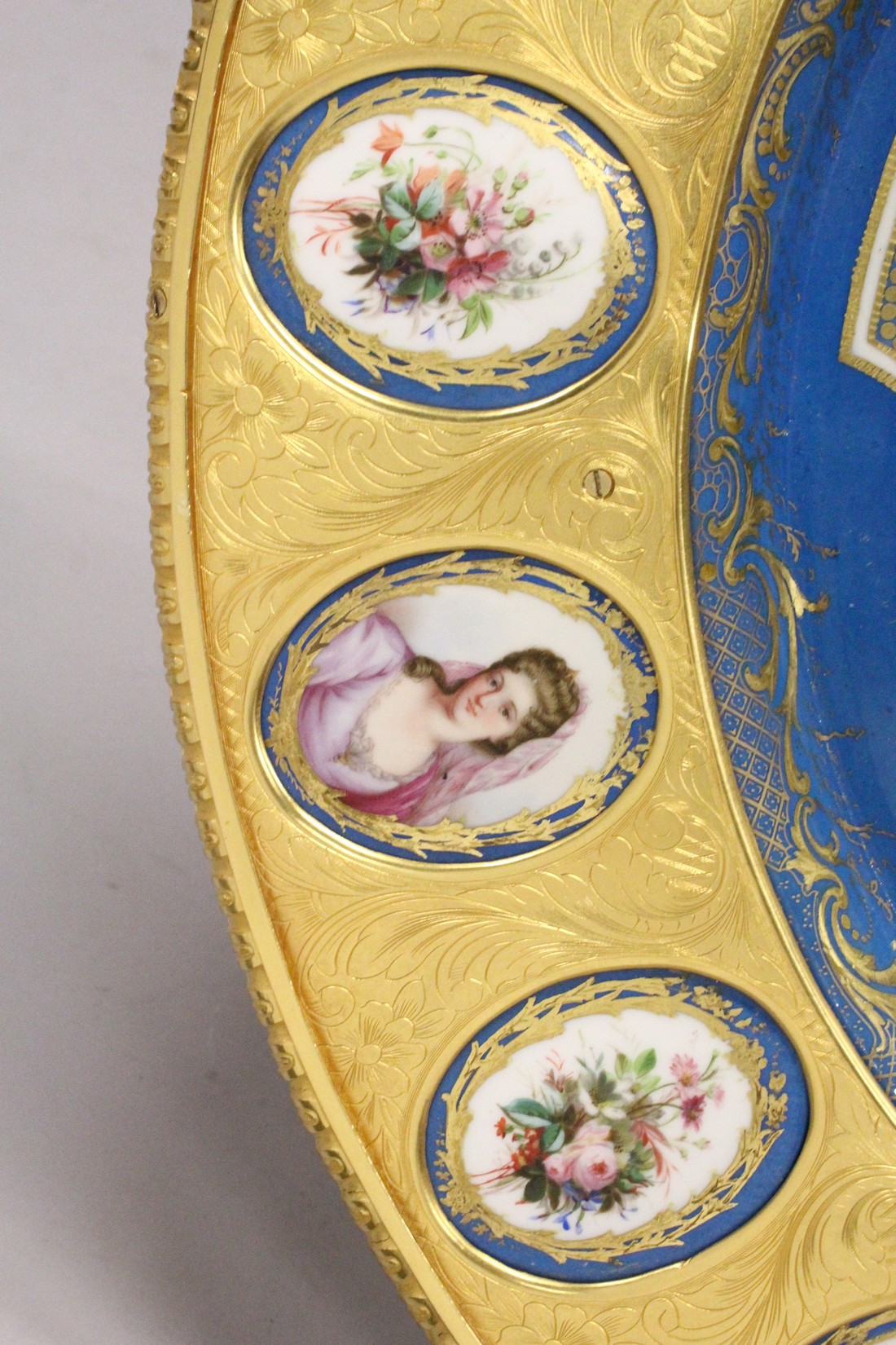 A SUPERB 19TH CENTURY SEVRES AND ORMOLU GEURIDON, thecircular top inset with a painted porcelain - Bild 9 aus 17