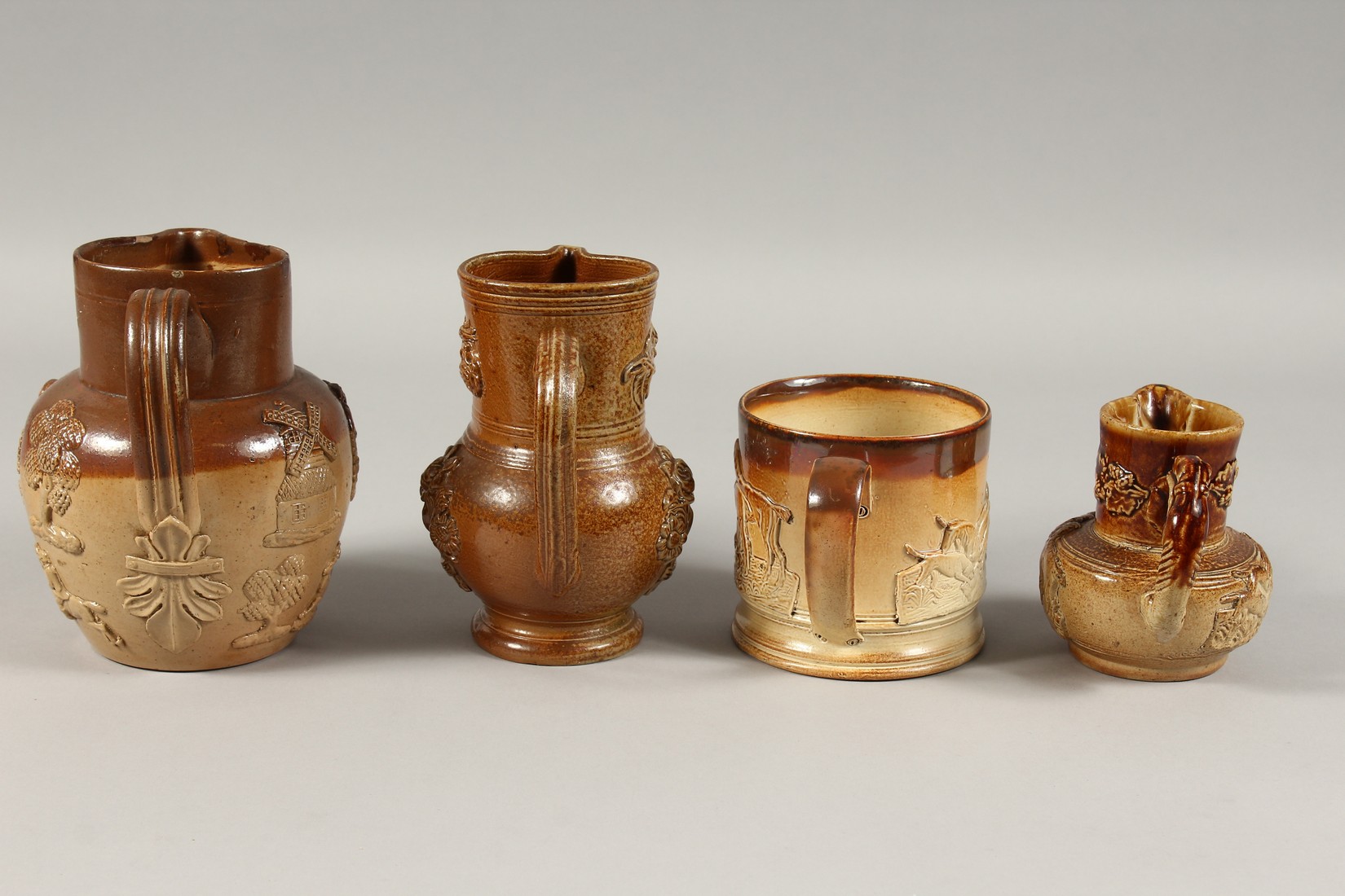 FOUR PIECES OF SALT GLAZE, three jugs and a mug (4). - Bild 3 aus 9