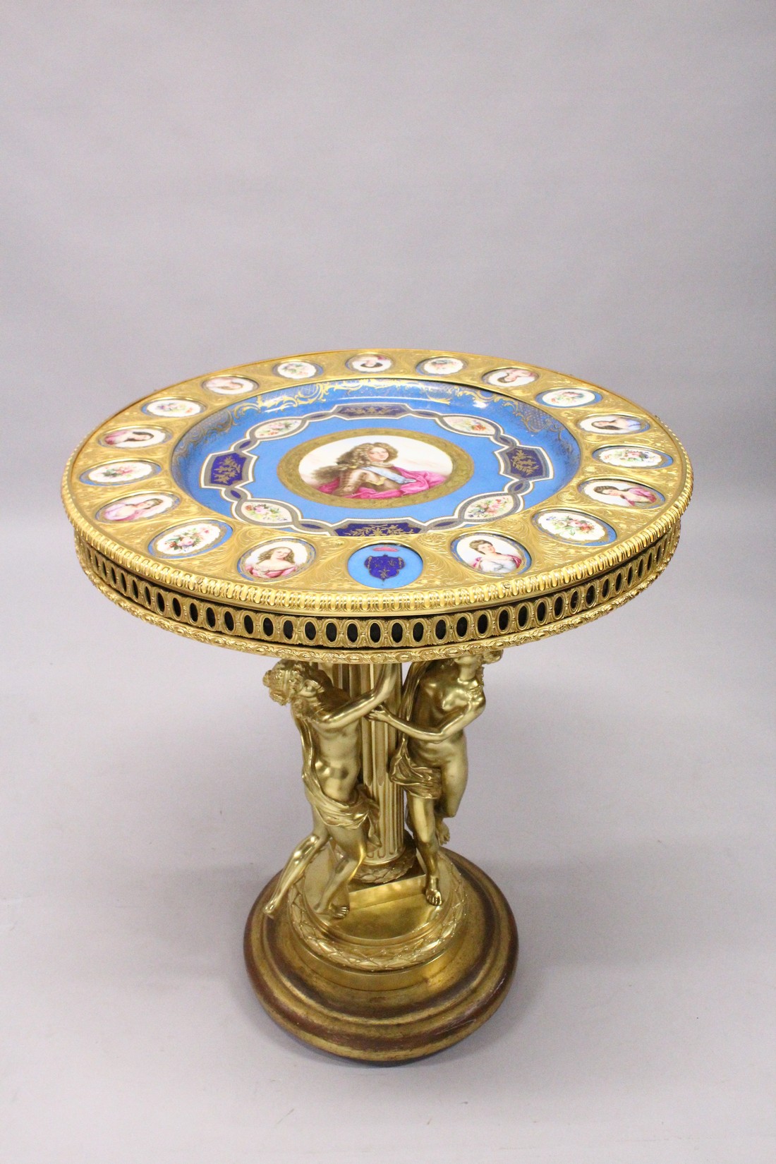 A SUPERB 19TH CENTURY SEVRES AND ORMOLU GEURIDON, thecircular top inset with a painted porcelain - Bild 3 aus 17