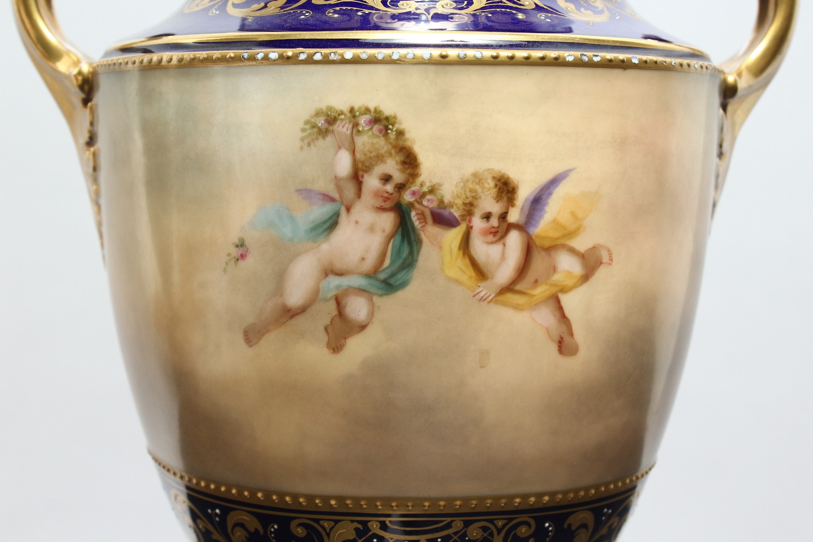 A SUPERB LARGE PAIR OF 19TH CENTURY VIENNA URN SHPAED VASES, COVERS AND STANDS with rich blue ground - Image 16 of 17