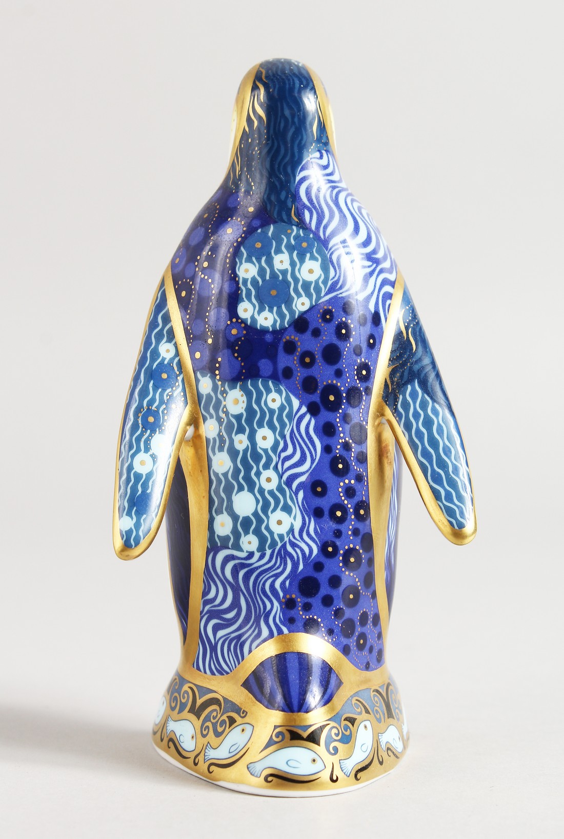 A ROYAL CROWN DERBY PAPERWEIGHT of an Emperor Penguin, dated 2006. - Bild 3 aus 5