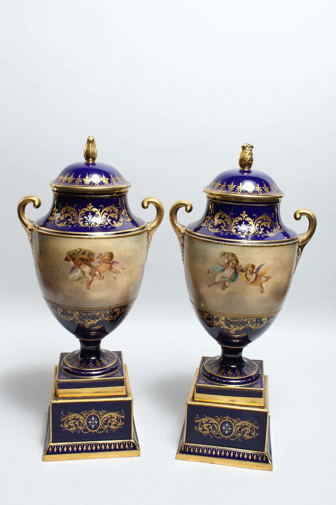 A SUPERB LARGE PAIR OF 19TH CENTURY VIENNA URN SHPAED VASES, COVERS AND STANDS with rich blue ground - Image 3 of 17