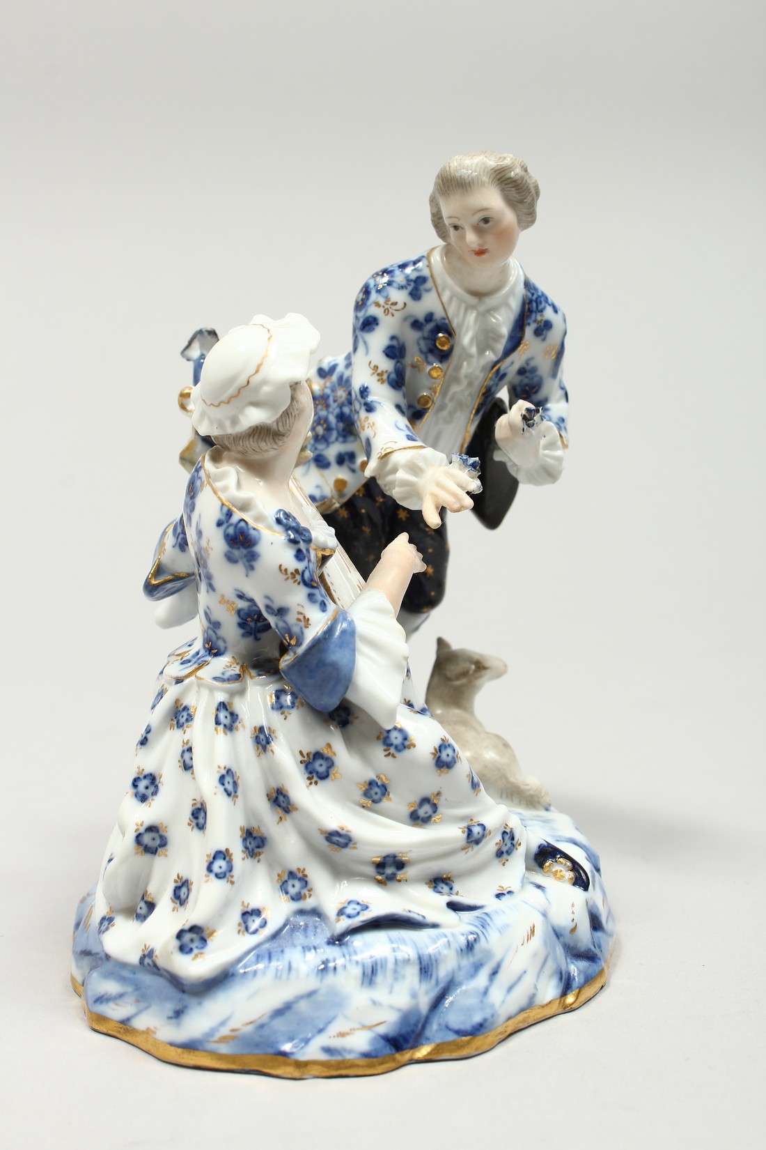 A GOOD MEISSEN PORCELAIN GROUP OF YOUNG LOVERS, a man with a lamb at his feet, a seated lady playing - Bild 2 aus 18