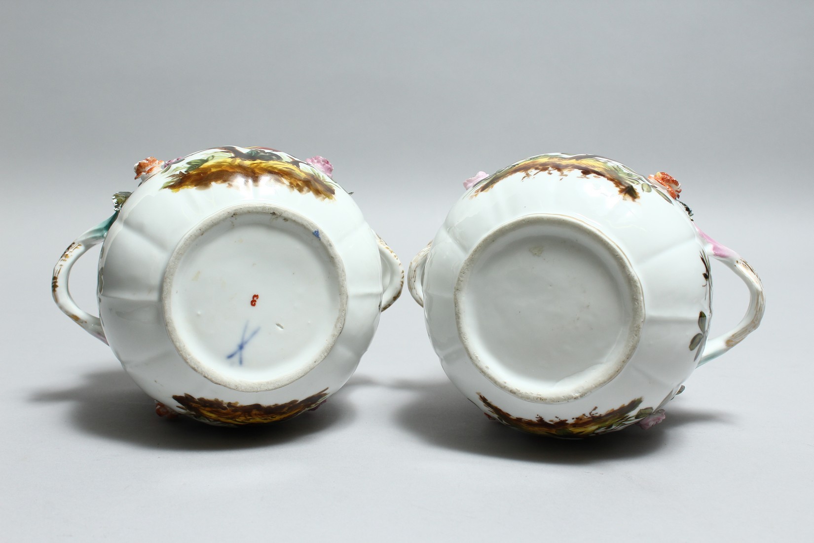 A GOOD PAIR OF DRESDEN PORCELAIN TWO HANDLED CACHE POTS painted and encrusted with birds and - Bild 6 aus 7