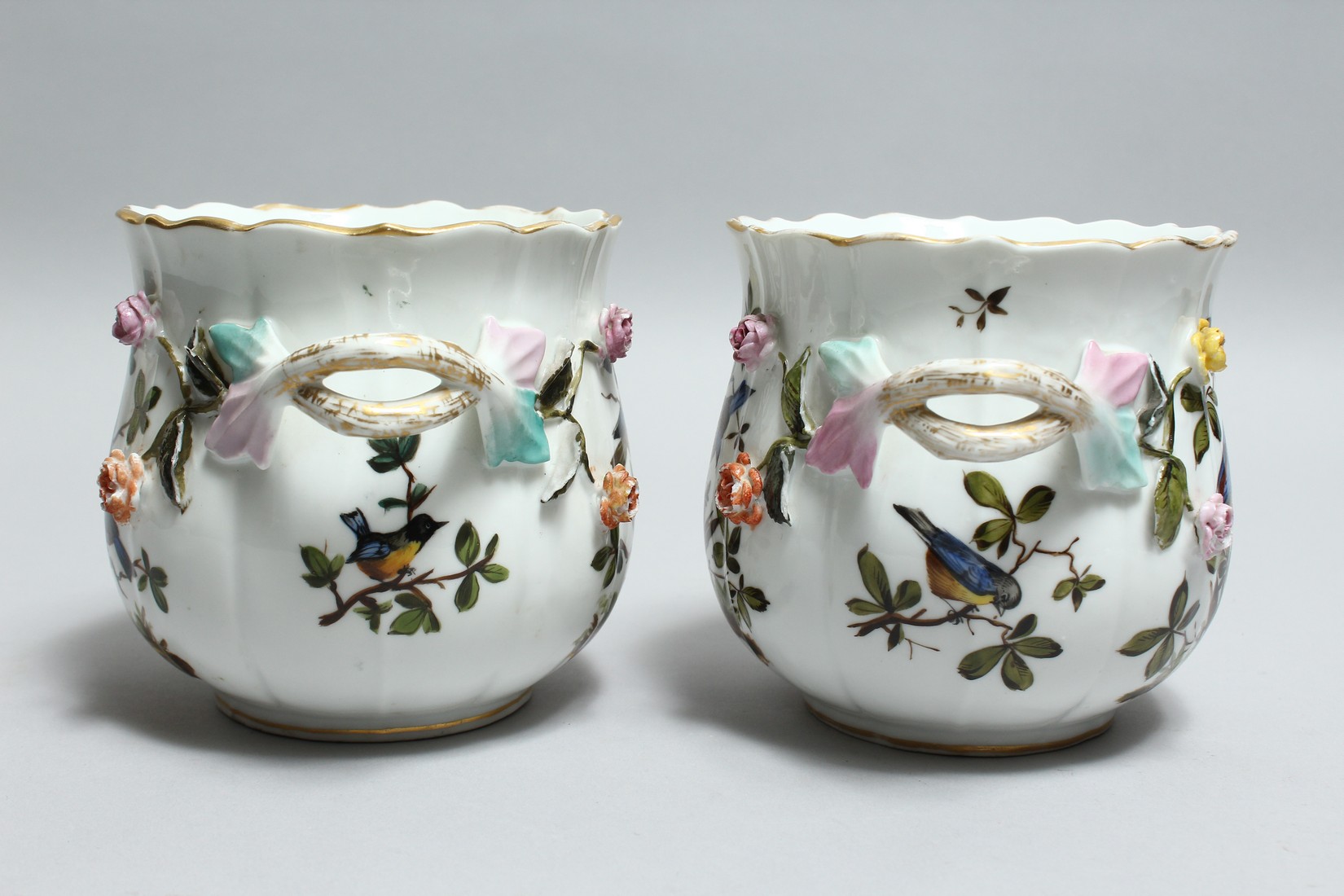 A GOOD PAIR OF DRESDEN PORCELAIN TWO HANDLED CACHE POTS painted and encrusted with birds and - Bild 2 aus 7