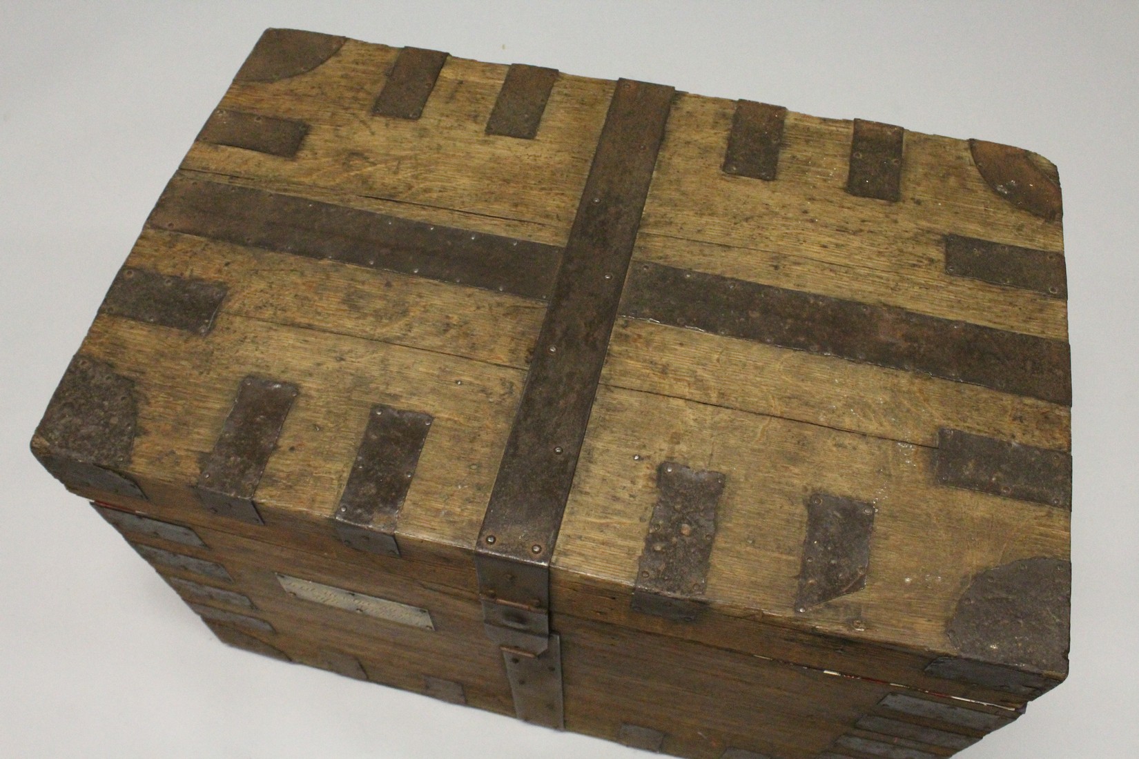 AN OAK AND IRON BAND SILVER CHEST, the front with applied brass owner's plaque for " Lord Alex - Image 3 of 7