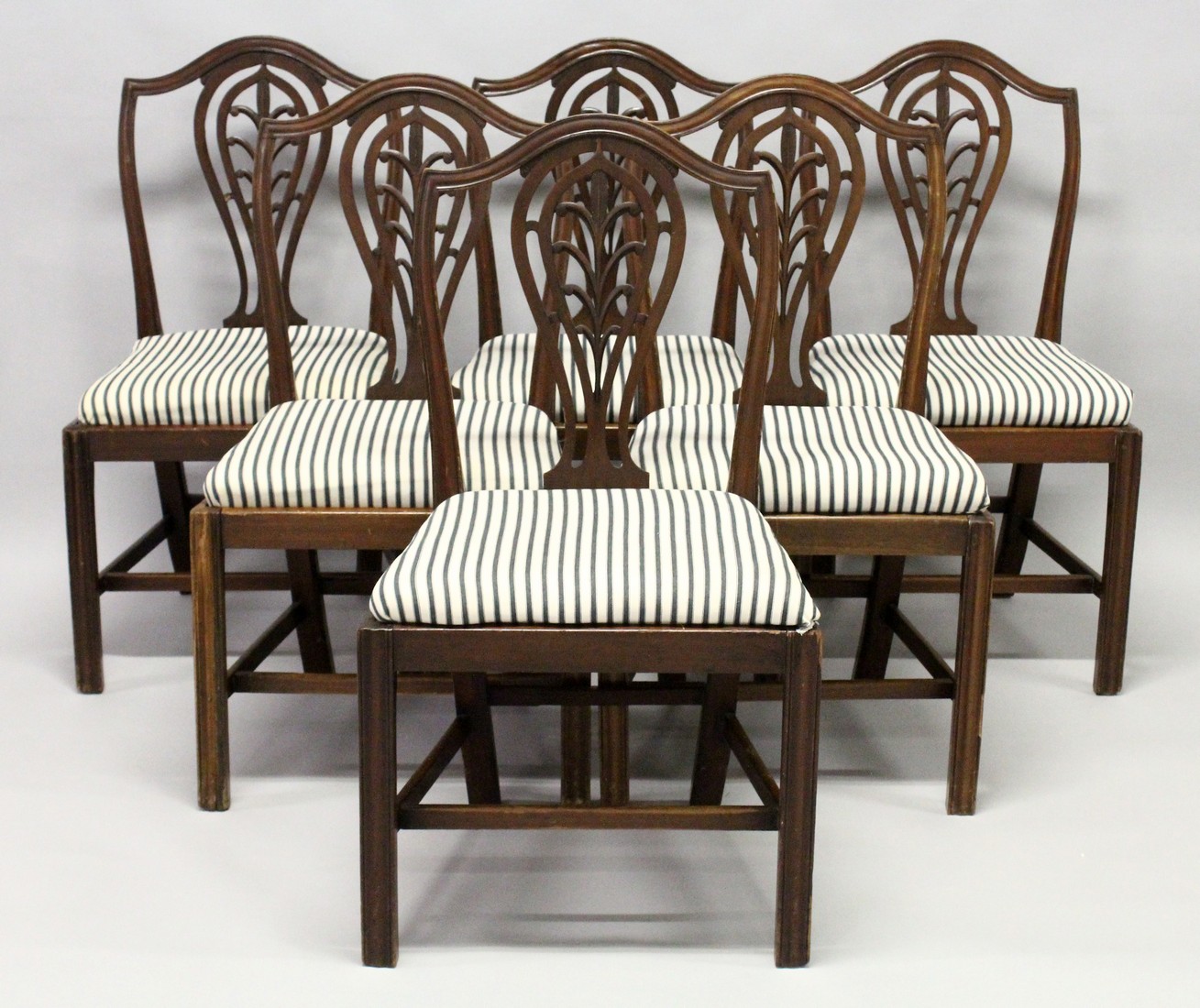 A SET OF SIX GEORGIAN MAHOGANY SINGLE DINING CHAIRS