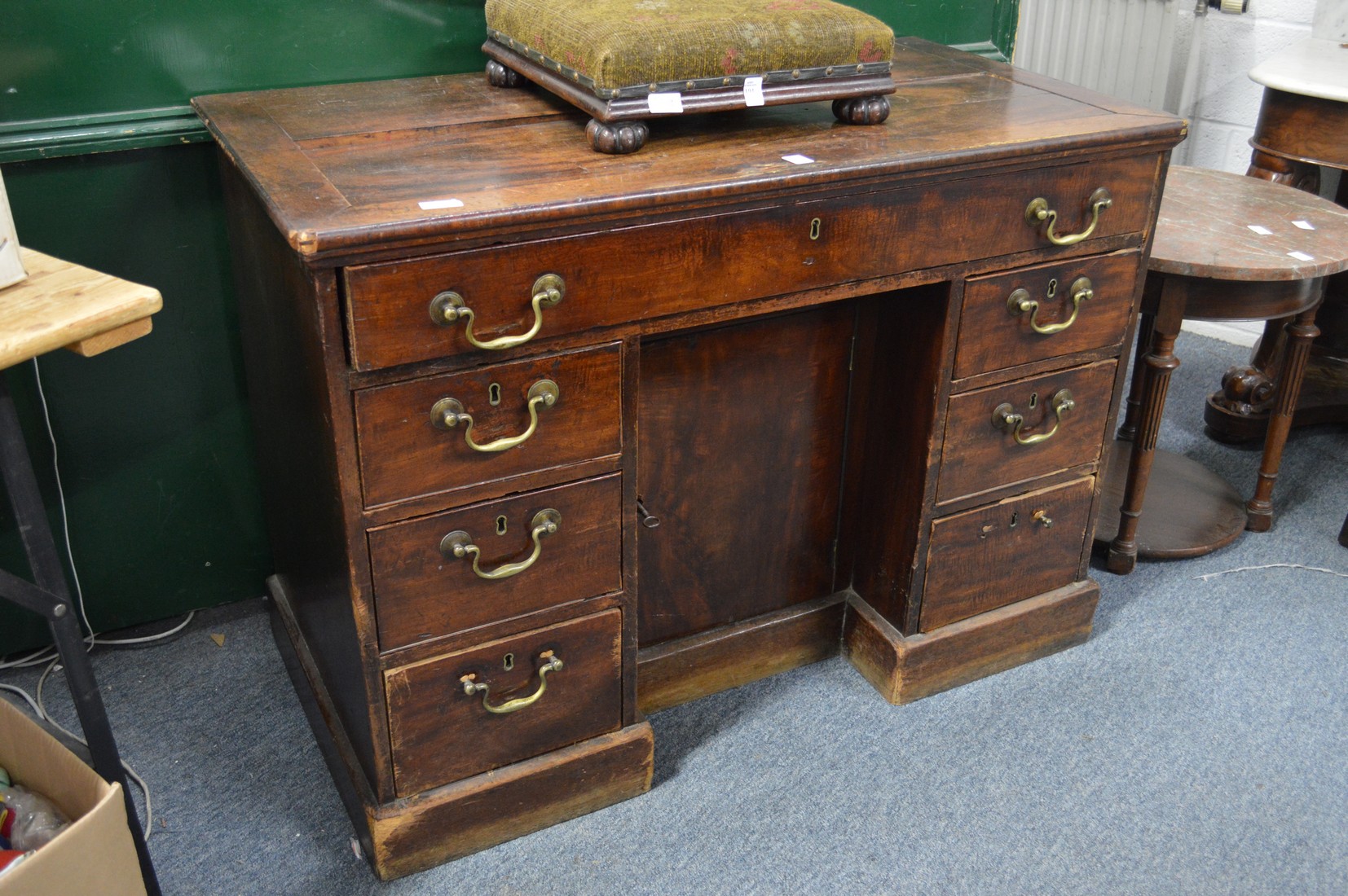 A George III mahogany kneehole desk (AF).