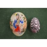 Two decorative hardstone eggs.