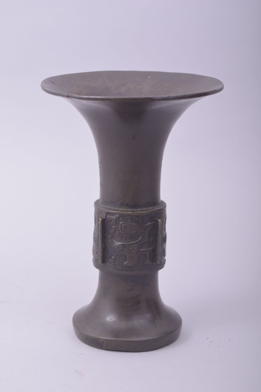 A SMALL CHINESE ARCHAIC STYLE VASE, 17cm high. - Image 2 of 7