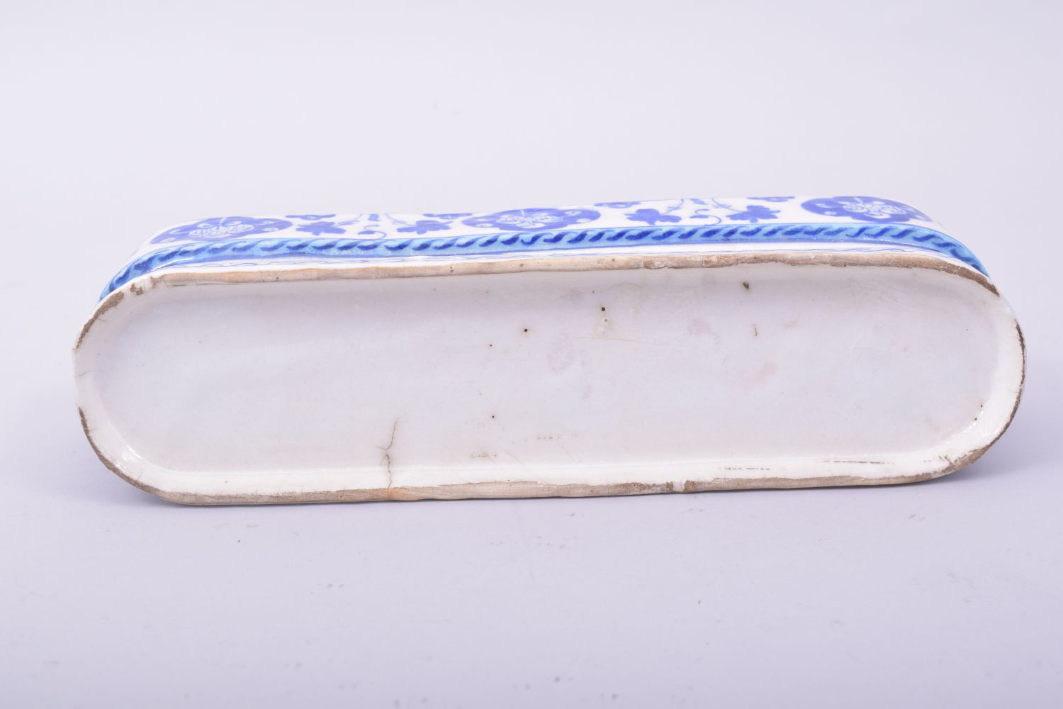 A TURKISH OTTOMAN BLUE AND WHITE GLAZED POTTERY LIDDED PEN BOX, the interior with three - Image 3 of 6