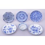 SIX CHINESE BLUE AND WHITE PORCELAIN ITEMS, comprising five small dishes and one tea bowl, (af), (