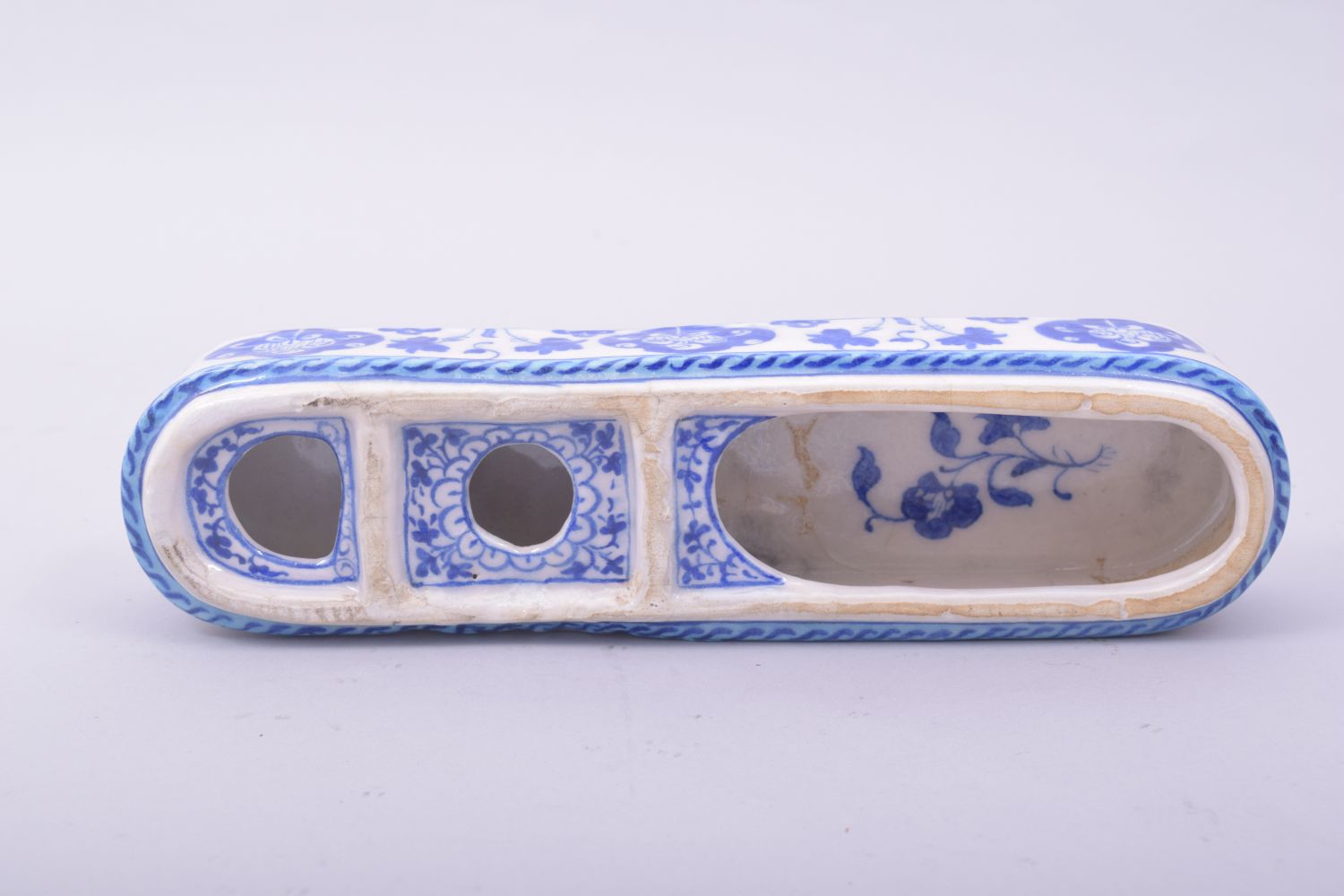 A TURKISH OTTOMAN BLUE AND WHITE GLAZED POTTERY LIDDED PEN BOX, the interior with three - Image 4 of 6