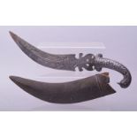 AN UNUSUAL 19TH CENTURY INDIAN CHISELLED STEEL DAGGER, with bird form handle and zoomorphic blade in
