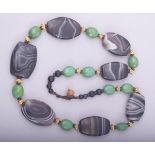 A GOOD AGATE BEADED NECKLACE.