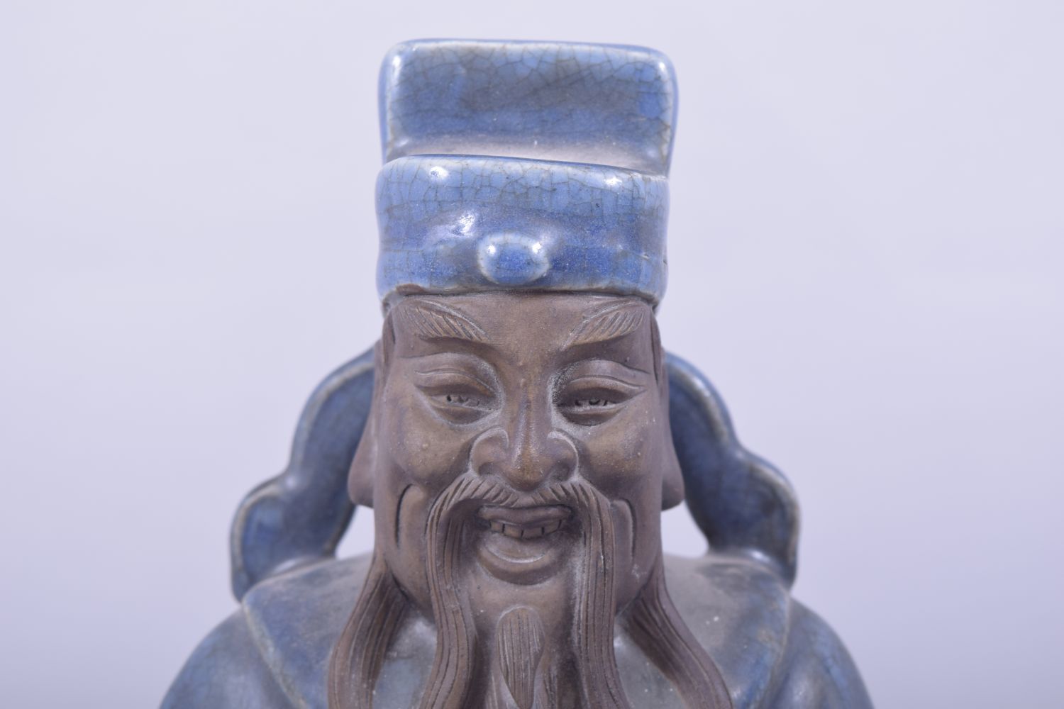 A LARGE CHINESE POWDER BLUE GLAZE POTTERY SEATED FIGURE of a god, the figure seated upon a throne - Image 5 of 8