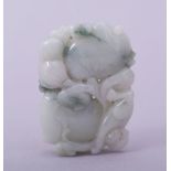 A FINE CHINESE CARVED JADE PENDANT, 4cm x 3cm.