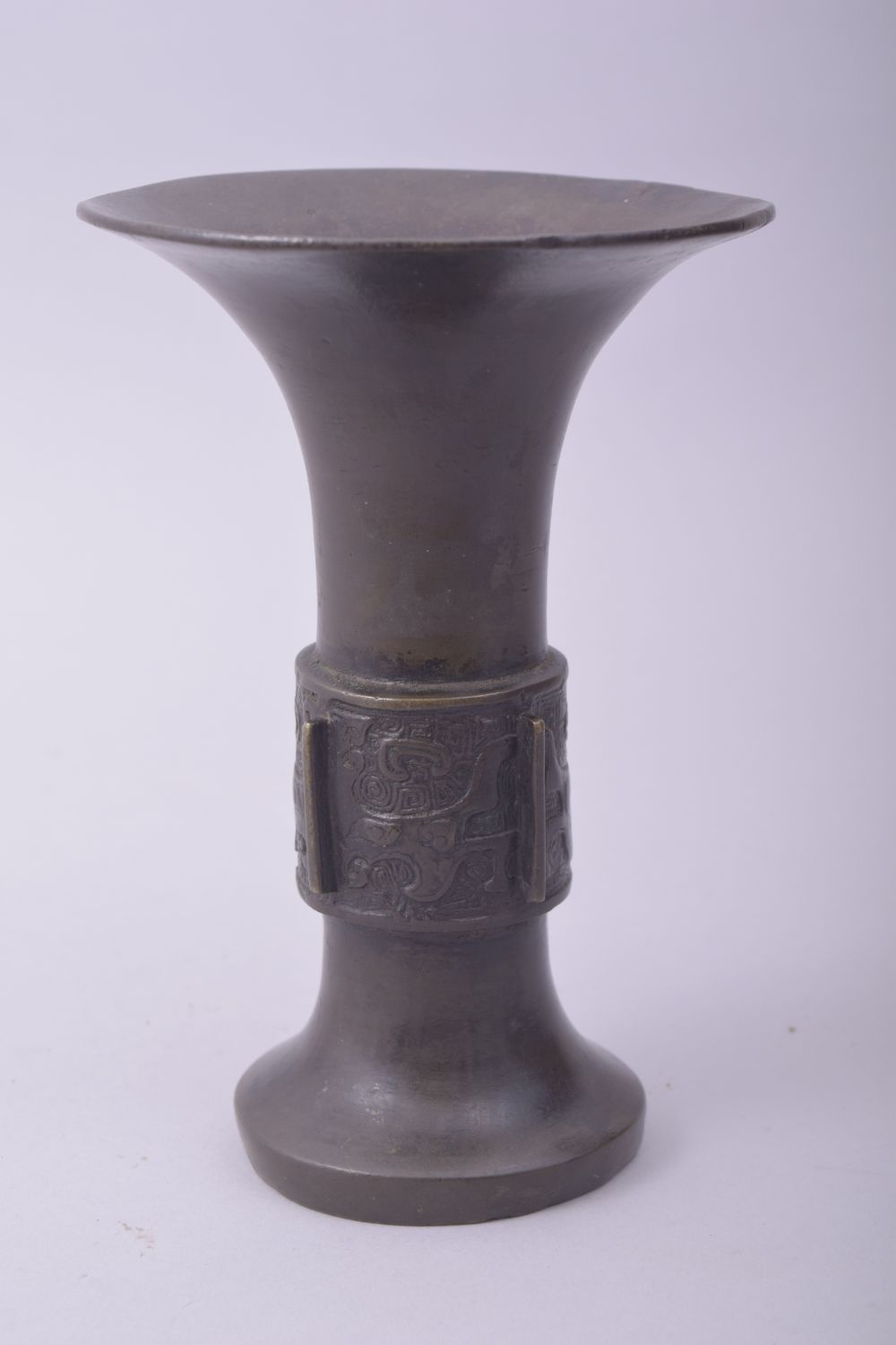 A SMALL CHINESE ARCHAIC STYLE VASE, 17cm high. - Image 4 of 7