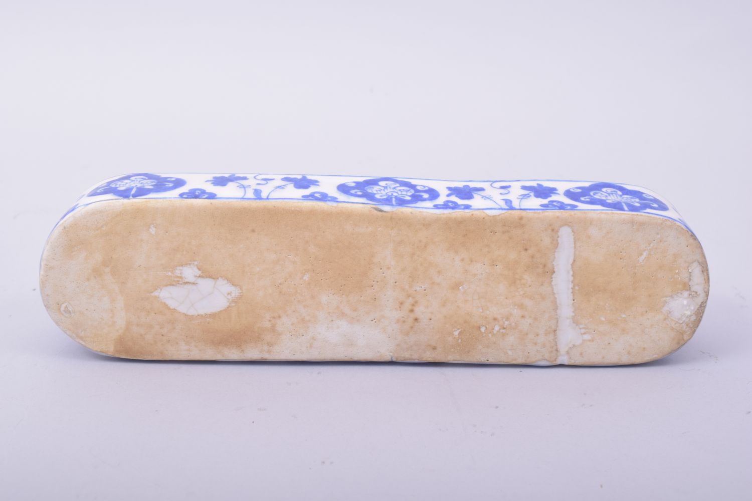 A TURKISH OTTOMAN BLUE AND WHITE GLAZED POTTERY LIDDED PEN BOX, the interior with three - Image 6 of 6