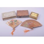 A MIXED LOT OF THREE LIDDED BOXES AND TWO FANS, including one mother of pearl mosaic box, a