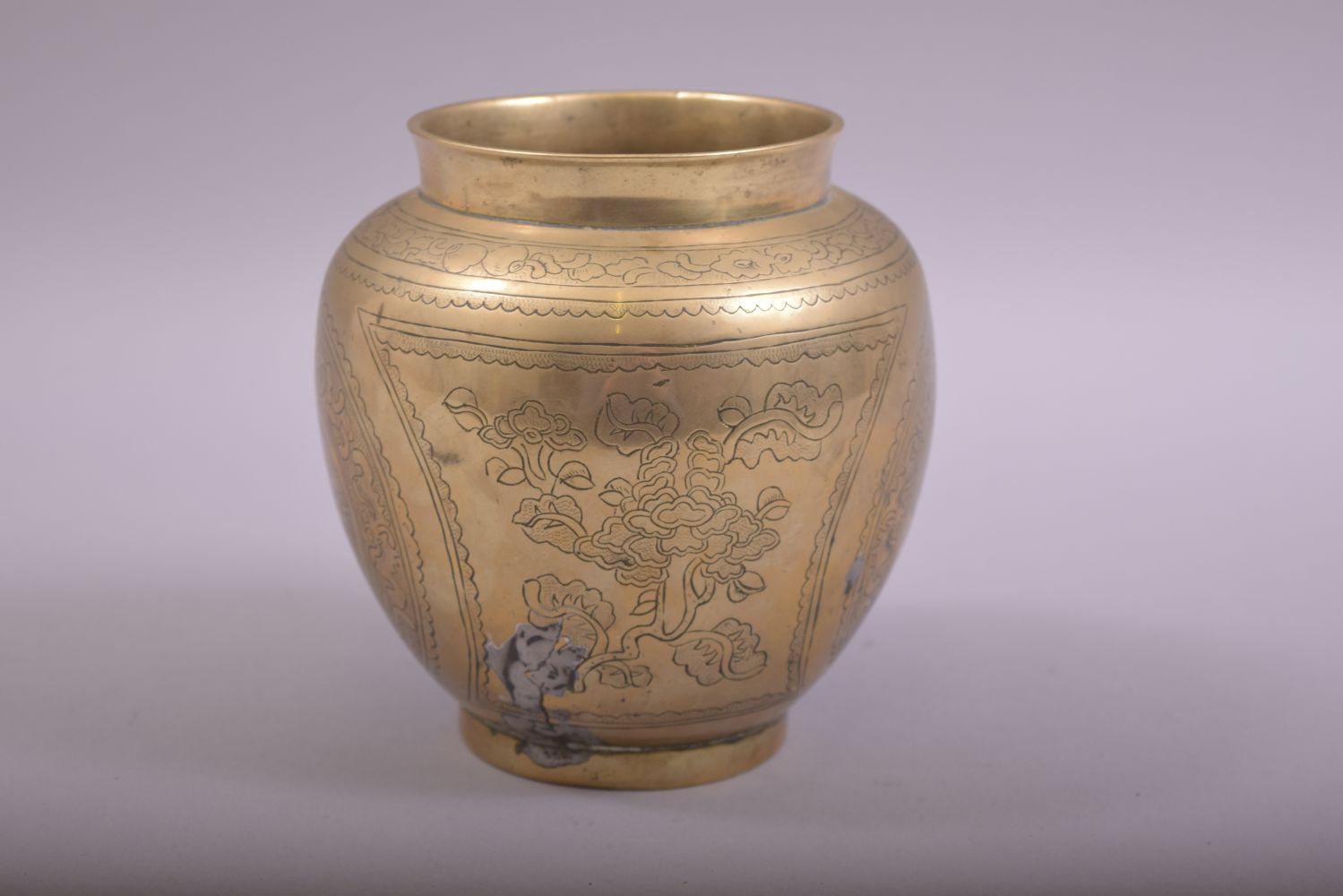 A SMALL CHINESE BRONZE VASE, with engraved decoration depicting two roundel emblems and panels of - Image 4 of 7