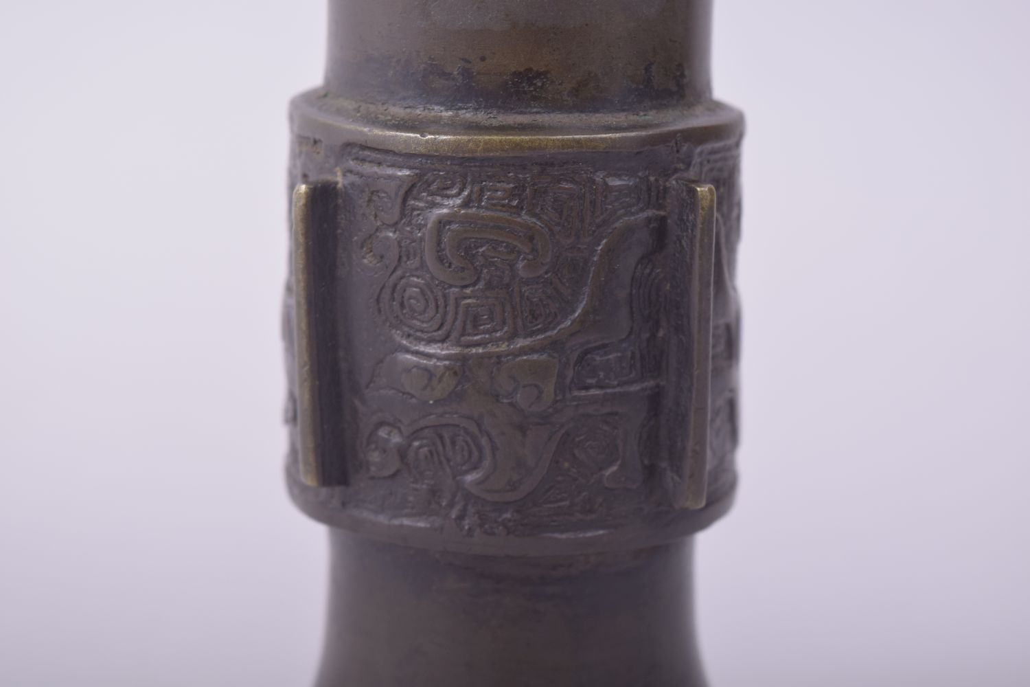 A SMALL CHINESE ARCHAIC STYLE VASE, 17cm high. - Image 5 of 7