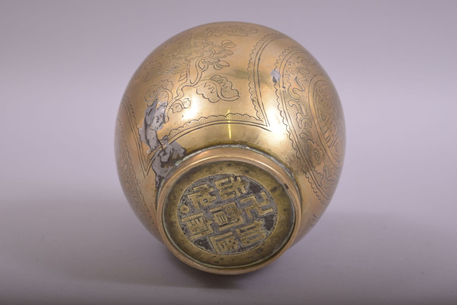 A SMALL CHINESE BRONZE VASE, with engraved decoration depicting two roundel emblems and panels of - Image 6 of 7